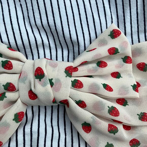 Cream strawberry hair clip bow ribbon, coquette Y2K cottagecore - Picture 3 of 6